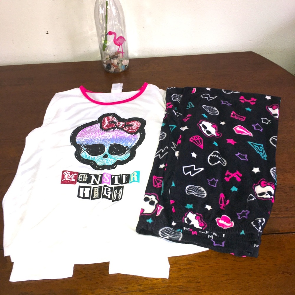 NWOT-XL (Girls) Monster High pajamas